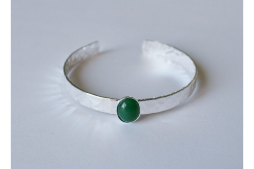 bracelet jonc martelé cabochon 10x8