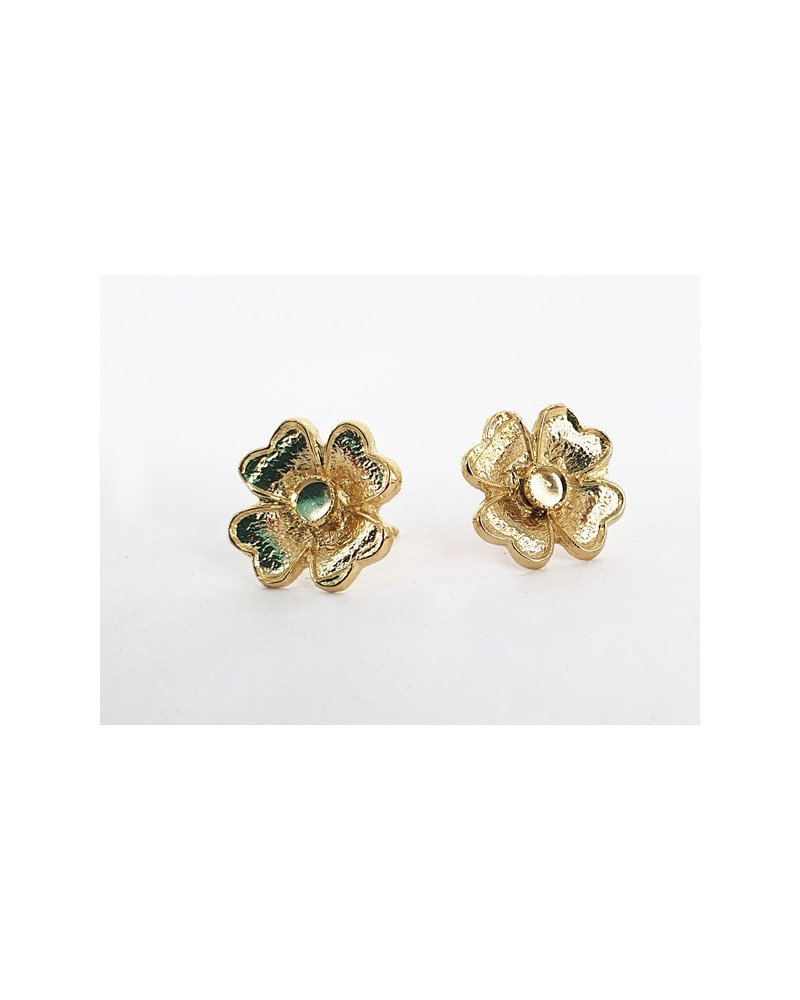 clous d'oreilles fleur Véronique avec cabochon 3 mm