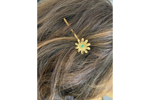 pince à cheveux marguerite dorée avec cabochon 4 mm