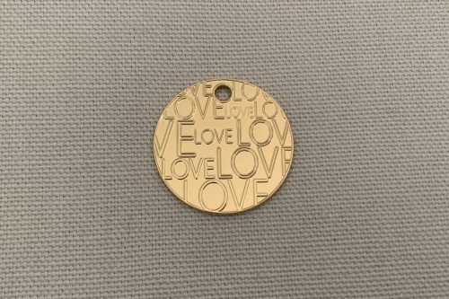 Médaille "love" dorée diamètre 26 mm