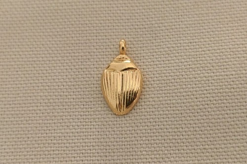 Pendentif scarabée doré