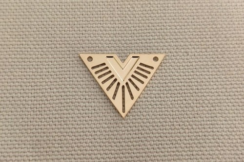 Pendentif chevron vega doré