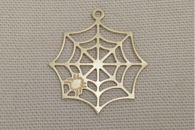 Pendentif toile d'araignée dorée