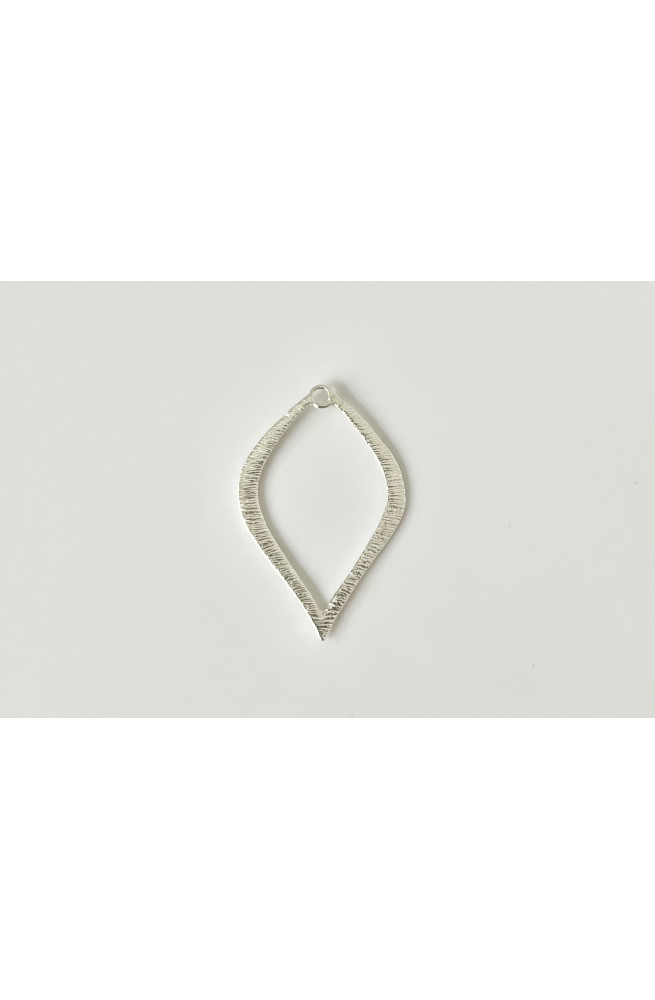 Pendentif grande feuille design doré finition:Argent 10 microns