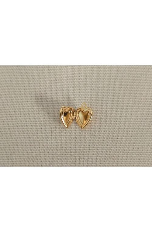 Pendentif secret coeur baby finition:Dore or fin 24 carats