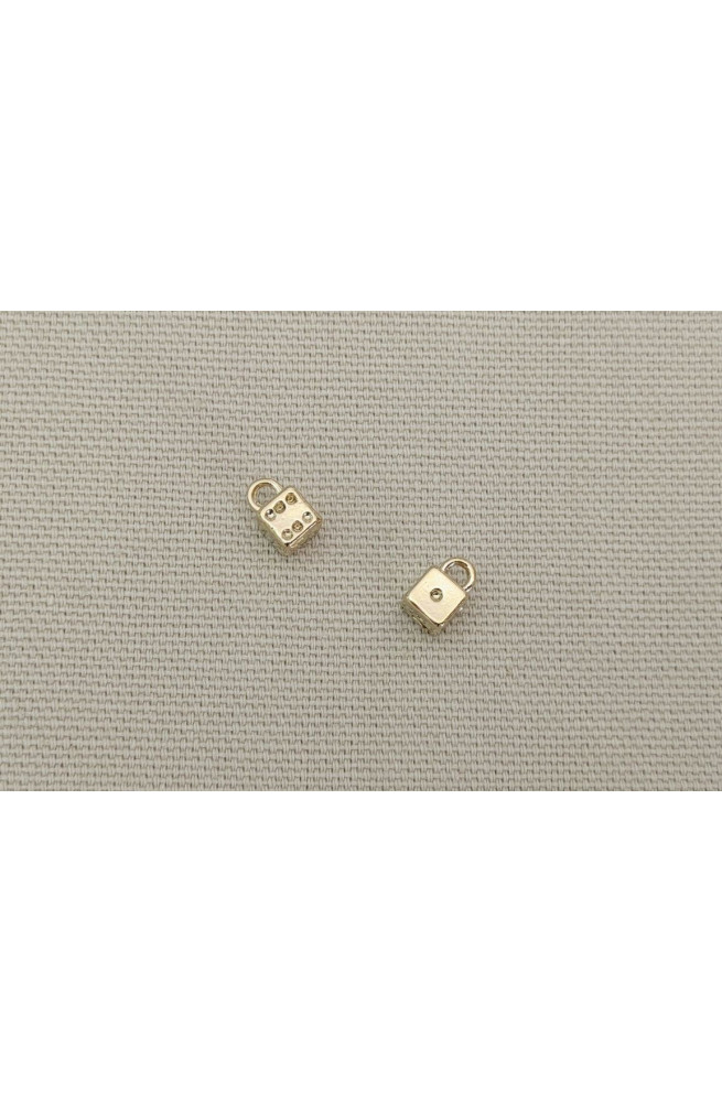 Breloque jeu de dé finition:Dore or fin 24 carats