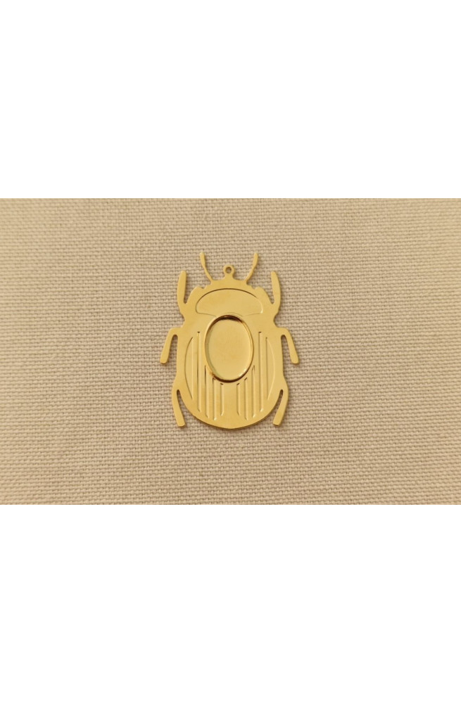 Pendentif scarabee cabochon finition:Dore or fin 24 carats