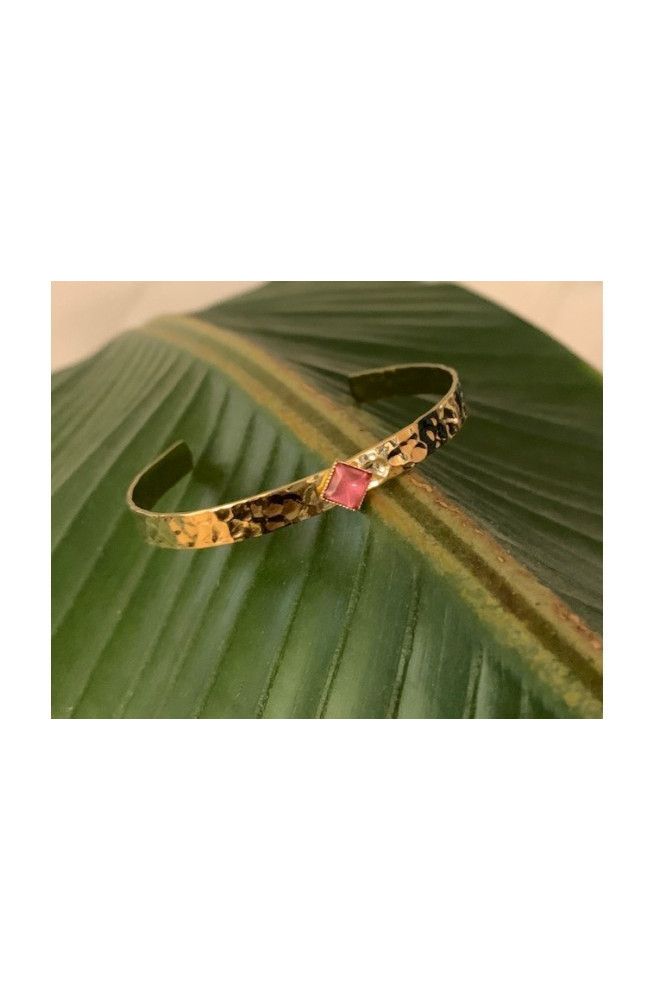 Bracelet jonc martelé cabochon losange 6x6 finition:Dore or fin 24 carats