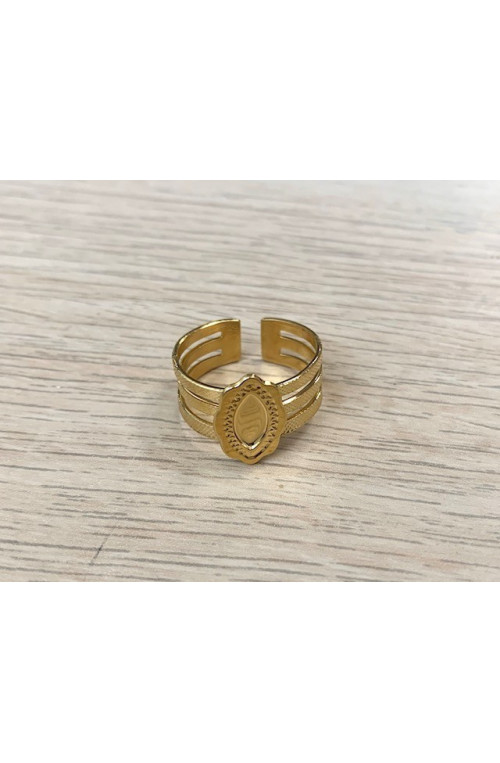 Bague léonie avec 1 cabochon navette 8x4 mm finition:Dore or fin 24 carats