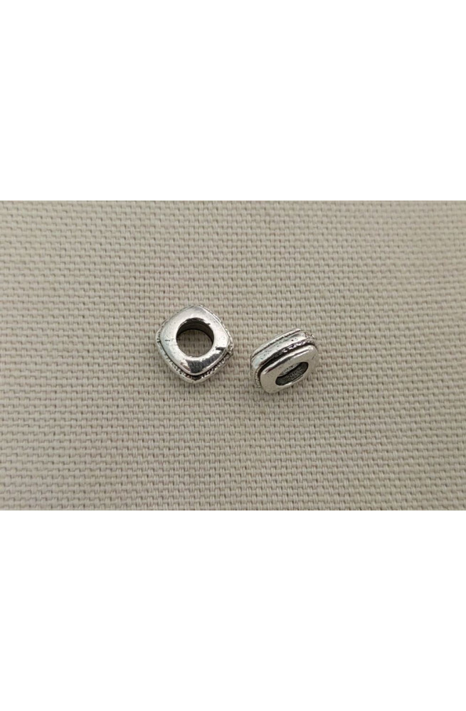 Perle carrée avec liseré n°40 finition:Argent antique 10 microns