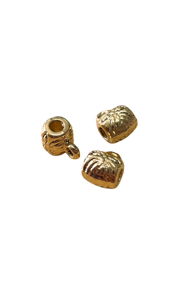 Perle avec attache breloque finition:Dore or fin 24 carats