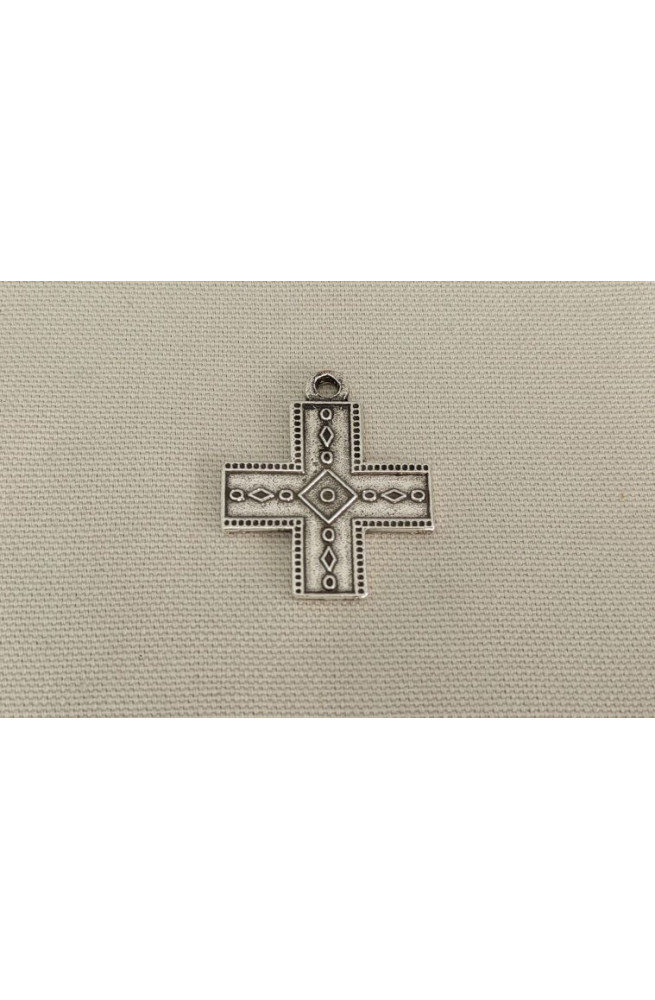Croix carrée 60% finition:Argent antique 10 microns